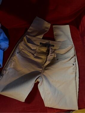Tinseltown Women’s Skinny Jeans in Light Beige